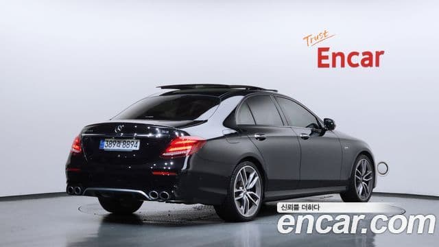 Mercedes-Benz E-Class 2020 — Photo 19/36