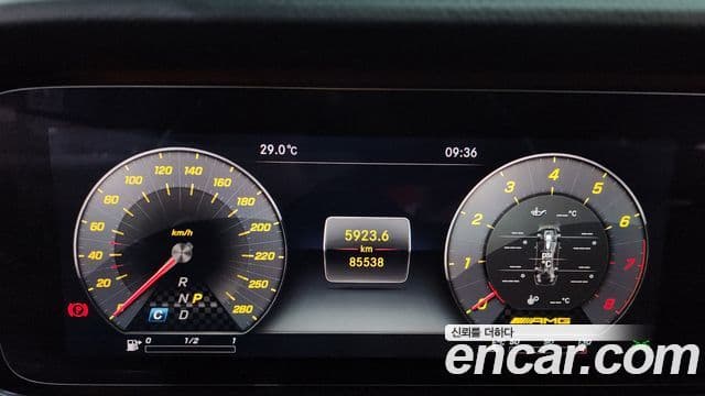 Mercedes-Benz E-Class 2020 — Photo 13/36