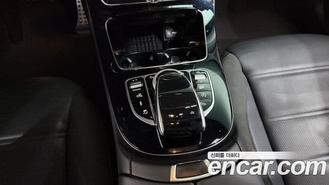 Mercedes-Benz E-Class 2020 — Photo 20/36
