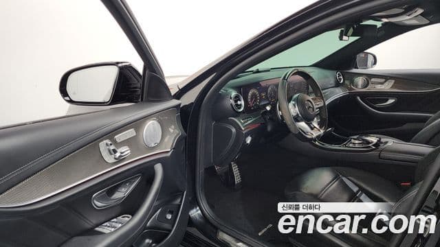 Mercedes-Benz E-Class 2020 — Photo 7/36