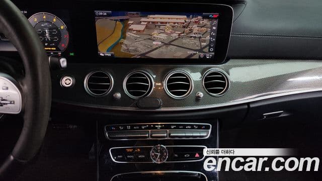 Mercedes-Benz E-Class 2020 — Photo 5/36