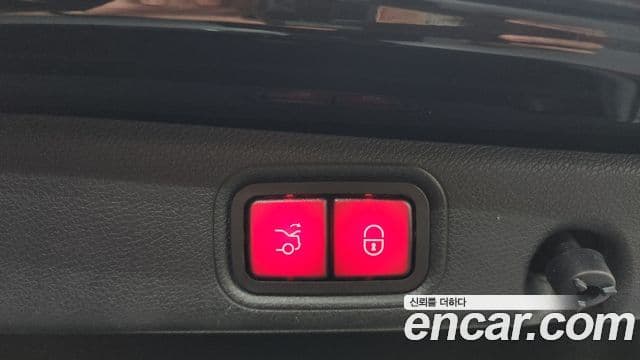 Mercedes-Benz E-Class 2020 — Photo 10/36