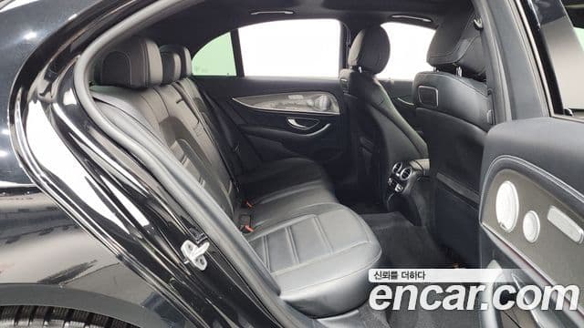 Mercedes-Benz E-Class 2020 — Photo 25/36