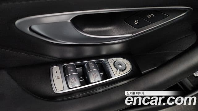 Mercedes-Benz E-Class 2020 — Photo 6/36