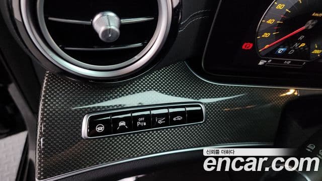 Mercedes-Benz E-Class 2020 — Photo 4/36