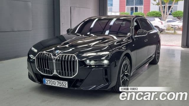 BMW 7 Series 2025 — Photo 2/18