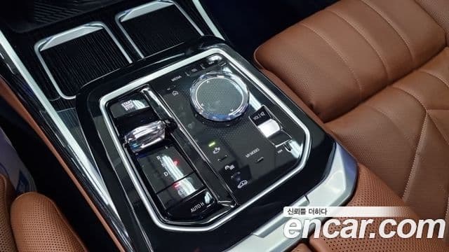 BMW 7 Series 2025 — Photo 7/18