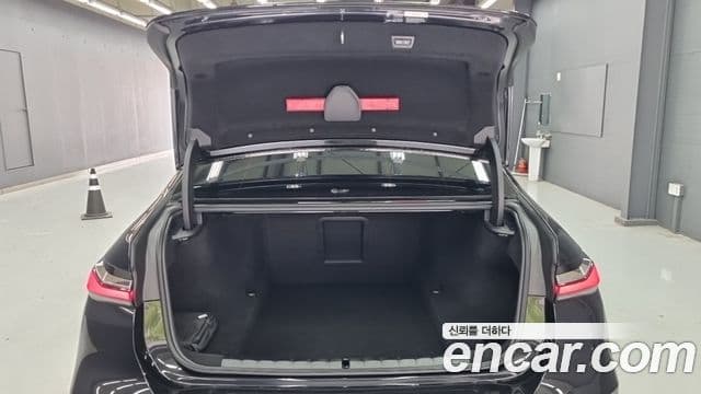 BMW 7 Series 2025 — Photo 10/18