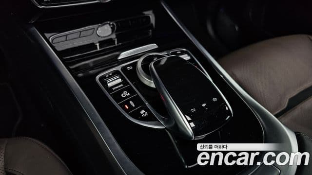 Mercedes-Benz G-Class 2021 — Photo 10/20
