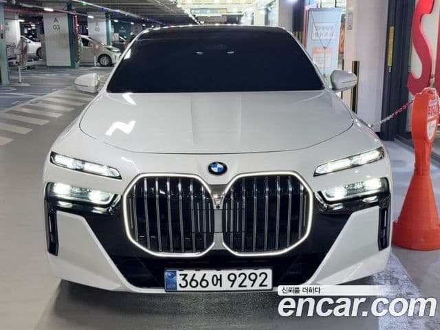 BMW 7 Series 2024 — Photo 9/20