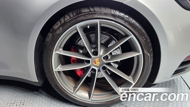 Porsche 911 2024 — Photo 27/36
