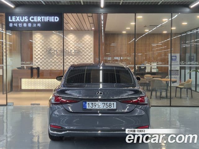 Lexus ES300h 2026 — ფოტო 8/20