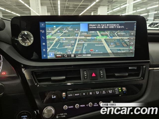 Lexus ES300h 2026 — ფოტო 17/20