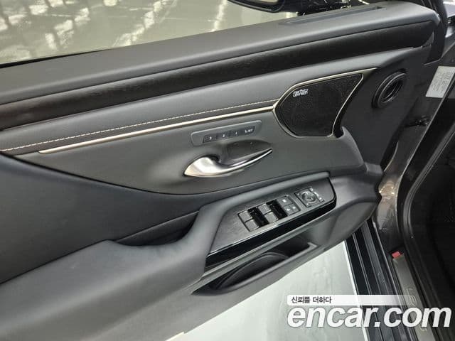 Lexus ES300h 2026 — ფოტო 12/20