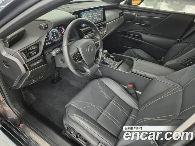 Lexus ES300h 2026 — ფოტო 15/20