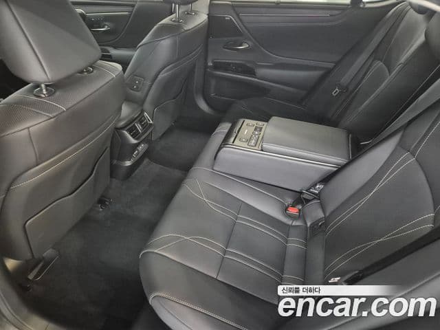 Lexus ES300h 2026 — ფოტო 16/20