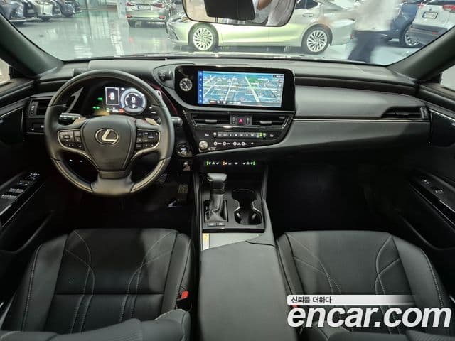 Lexus ES300h 2026 — ფოტო 7/20