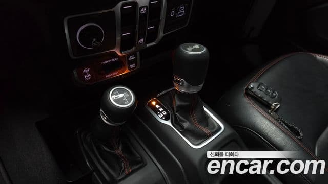 Jeep Wrangler 2021 — Photo 23/34