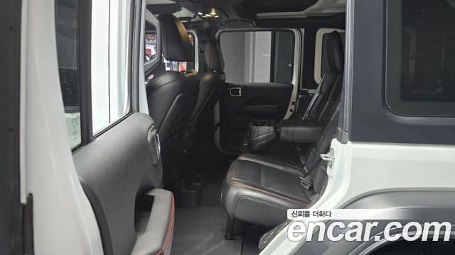 Jeep Wrangler 2021 — Photo 27/34