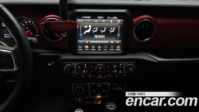 Jeep Wrangler 2021 — Photo 32/34