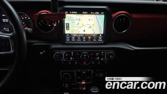 Jeep Wrangler 2021 — Photo 31/34