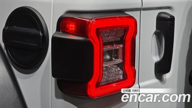 Jeep Wrangler 2021 — Photo 26/34