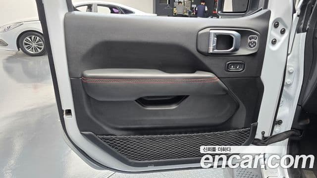 Jeep Wrangler 2021 — Photo 33/34