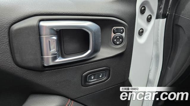 Jeep Wrangler 2021 — Photo 12/34