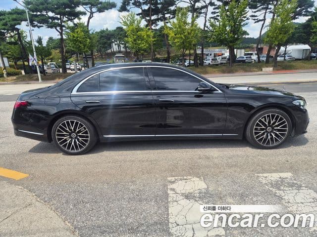 Mercedes-Benz S-Class 2025 — Photo 8/13