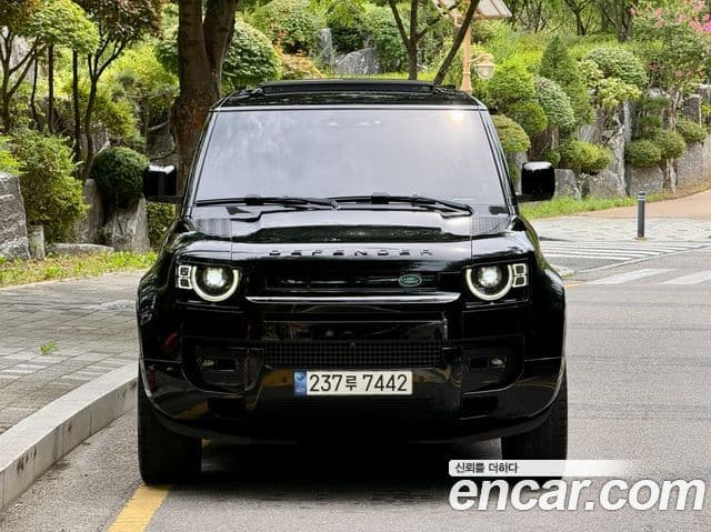 Land Rover Defender 2023 — Photo 13/20