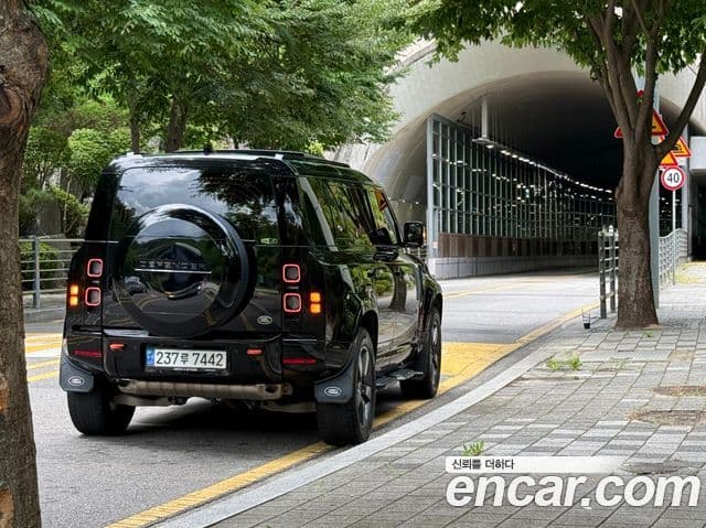 Land Rover Defender 2023 — Photo 11/20