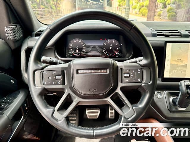 Land Rover Defender 2023 — Photo 6/20