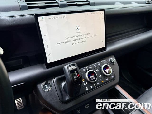 Land Rover Defender 2023 — Photo 12/20
