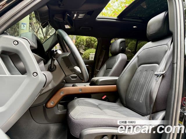 Land Rover Defender 2023 — Photo 15/20