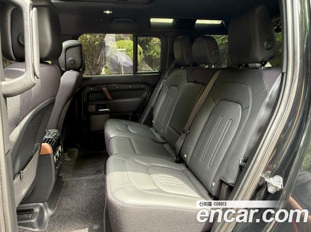 Land Rover Defender 2023 — Photo 14/20