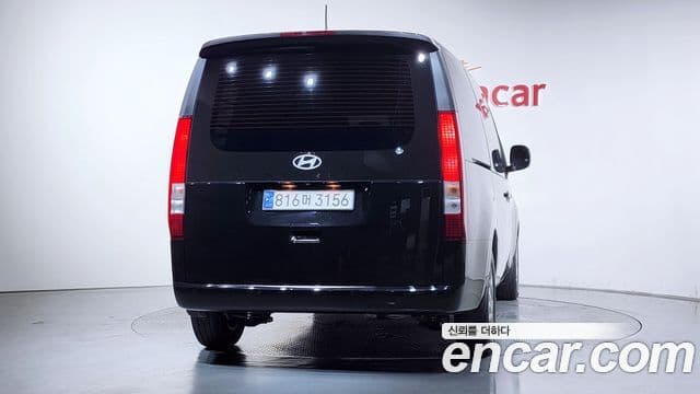 Hyundai Staria 2024 — ფოტო 17/20