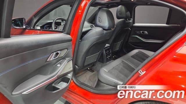 BMW 3 Series 2020 — Photo 27/35