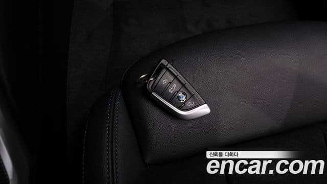 BMW 3 Series 2020 — Photo 29/35