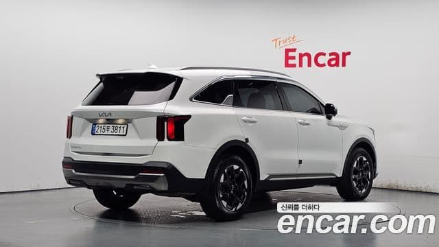 Kia Sorento 2023 — Фото 2/20