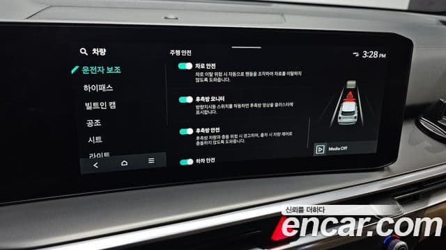 Kia Sorento 2023 — Фото 17/20