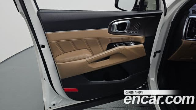 Kia Sorento 2023 — Photo 3/36
