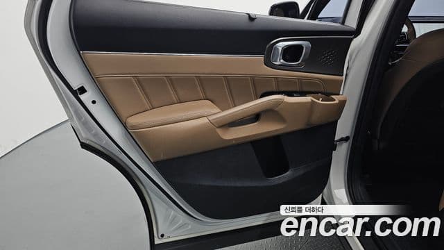 Kia Sorento 2023 — Photo 32/36