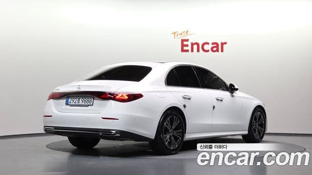 Mercedes-Benz E-Class 2025 — ფოტო 27/31