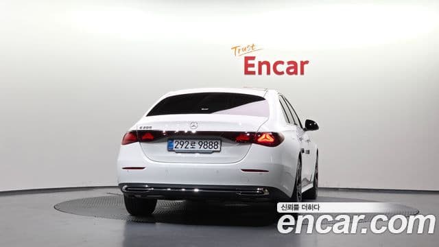 Mercedes-Benz E-Class 2025 — ფოტო 1/31