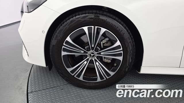 Mercedes-Benz E-Class 2025 — ფოტო 8/31