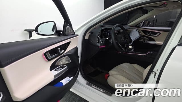 Mercedes-Benz E-Class 2025 — ფოტო 22/31