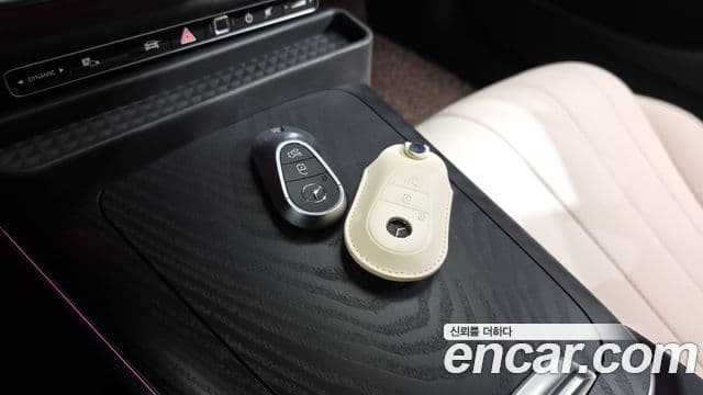 Mercedes-Benz E-Class 2025 — ფოტო 28/31