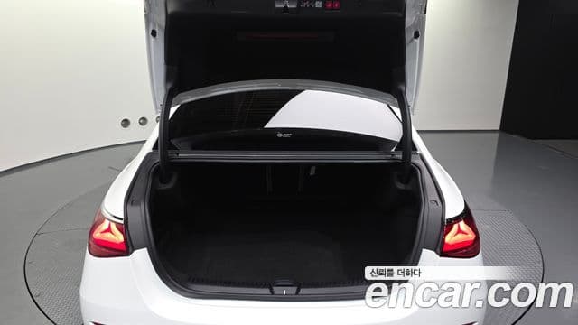 Mercedes-Benz E-Class 2025 — ფოტო 18/31
