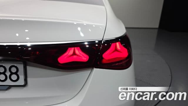 Mercedes-Benz E-Class 2025 — ფოტო 10/31