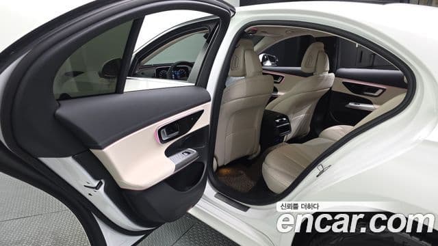 Mercedes-Benz E-Class 2025 — ფოტო 31/31
